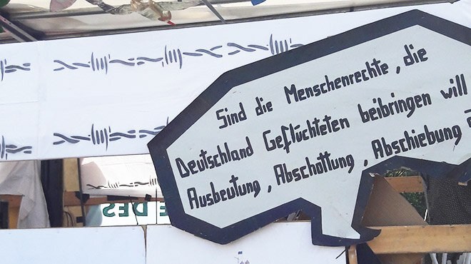 Quelle: https://www.proasyl.de/news/ein-jahr-hau-ab-gesetz-ii-was-hat-sich-getan/