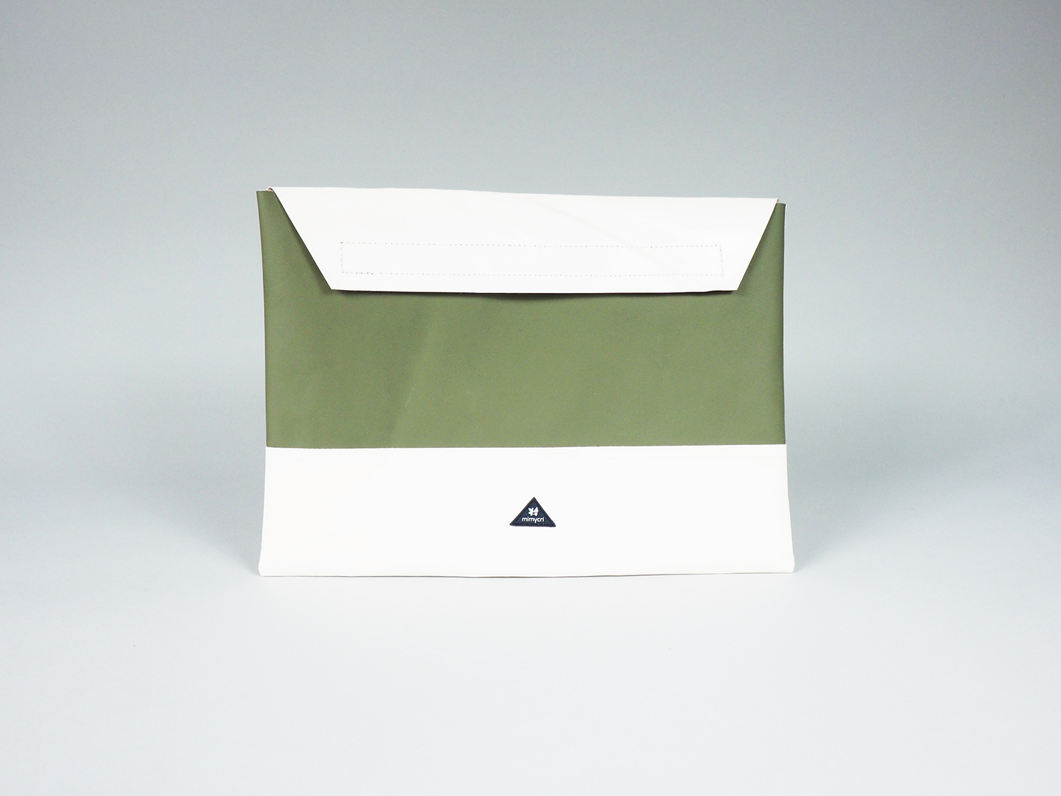 Laptop Olive White_S.jpg