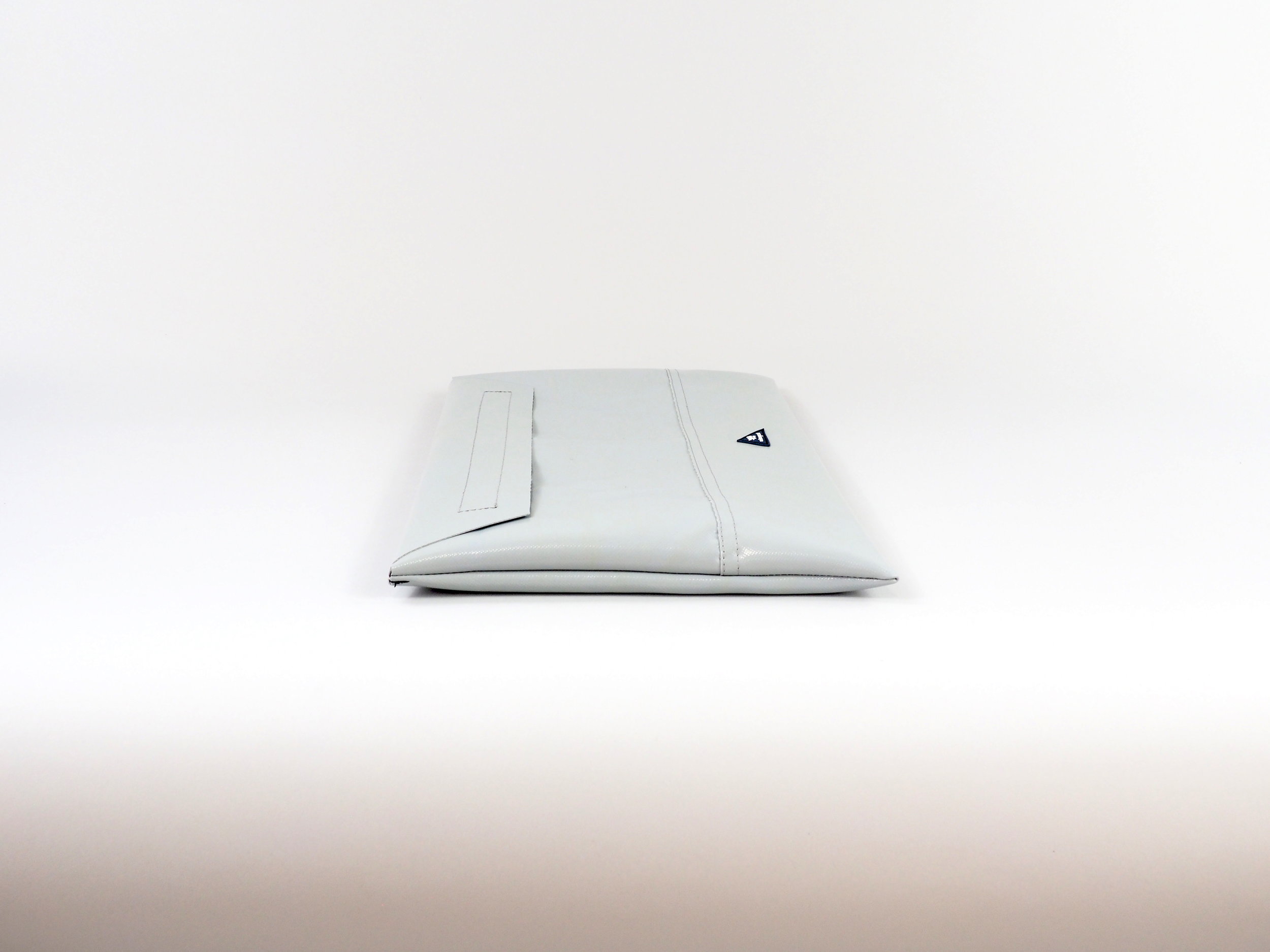 laptopcase light grey quer.JPG