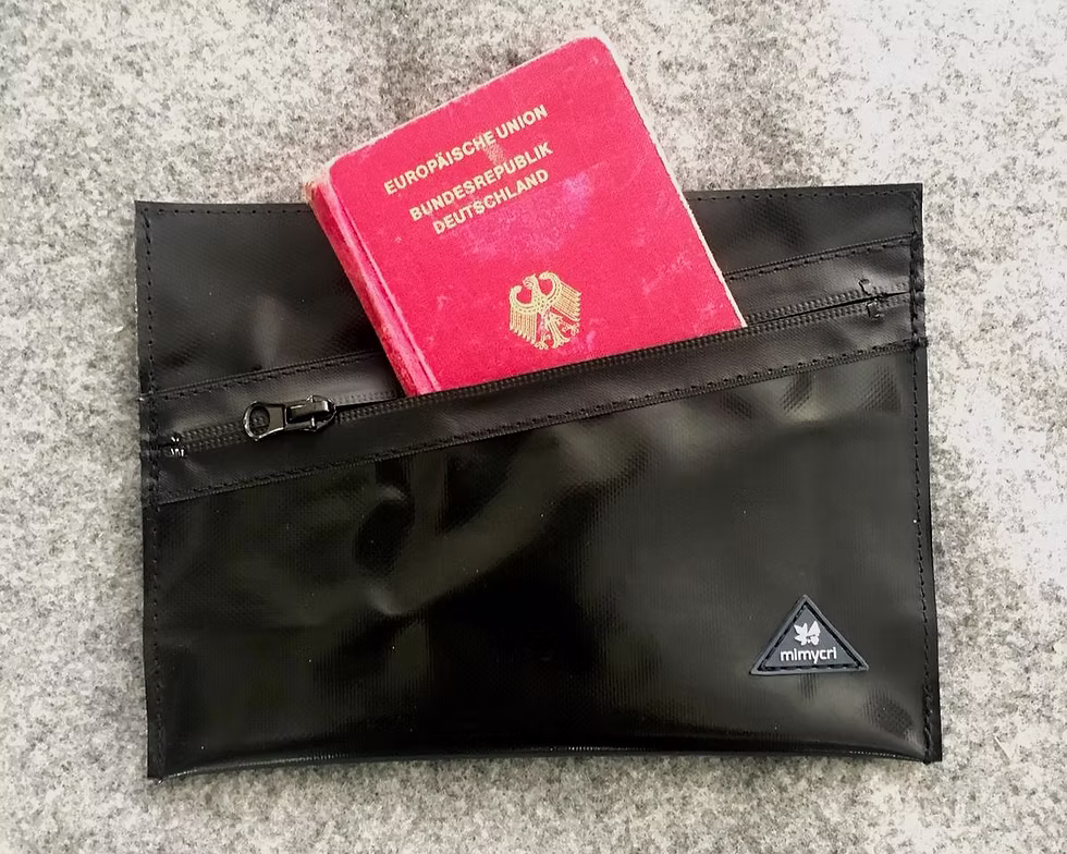 The mimycri traveling pouch